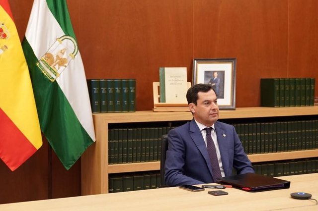 El presidente de Andalucía, Juan Manuel Moreno Bonilla, en la reunión por videoconferencia del presidente del Gobierno, Pedro Sánchez, con los presidentes autonómicos.
