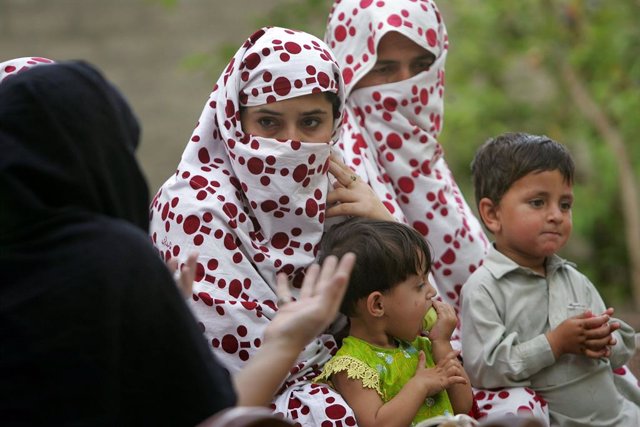 Pakistán.- Asesinadas en Pakistán dos chicas a manos de sus propias familias por
