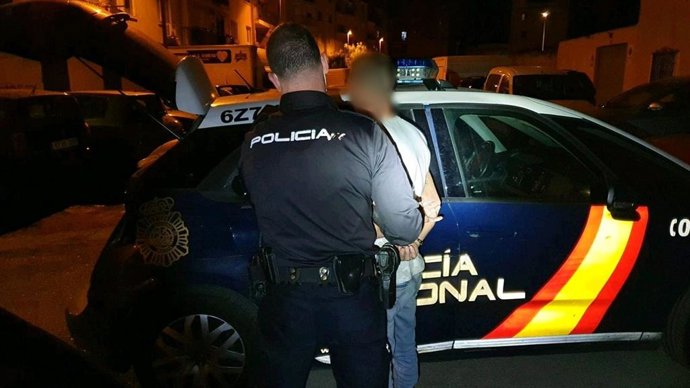Detención del presunto autor del robo de baterías en vehículos en Son Gotleu.