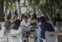 Hosteleros andaluces estiman que el fin de semana han abierto el 30% de bares y destacan consumo en bebidas