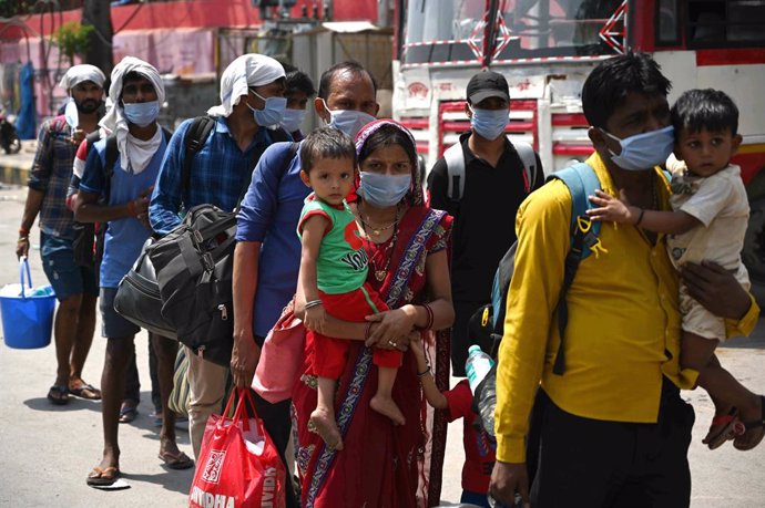 Coronavirus.- India supera los 95.000 casos de coronavirus el día que reabre neg