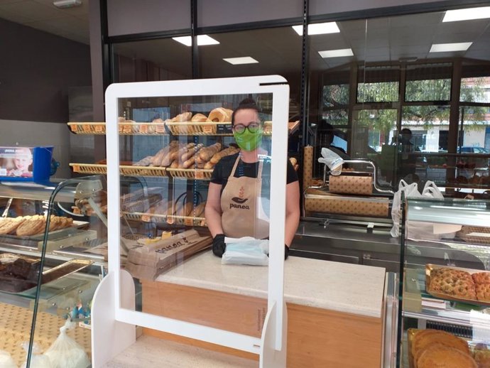 Comercio con mampara protectora