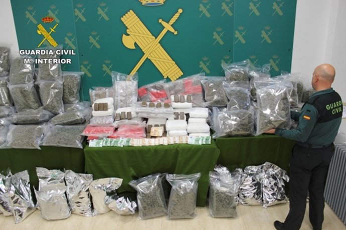 Material intervenido en el marco de la operación Garlicor con el transporte terrestre de grandes cantidades de hachís desde Córdoba hasta Holanda en cajas de ajo.