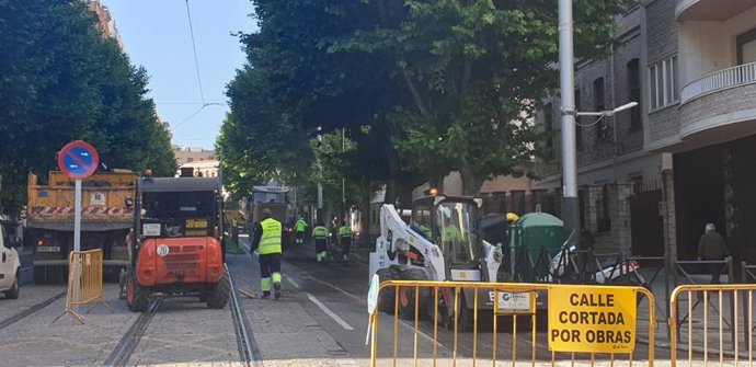 Obras de reparación en el Paseo de la Estación en Jaén.