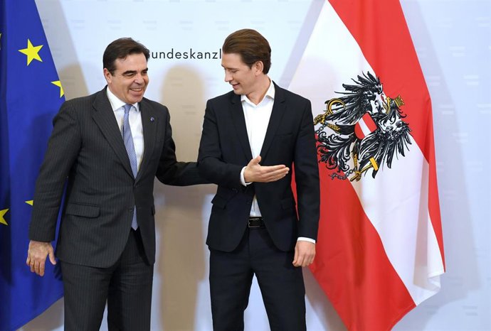 Margaritis Schinas con el canciller de Austria, Sebastian Kurz, en Viena