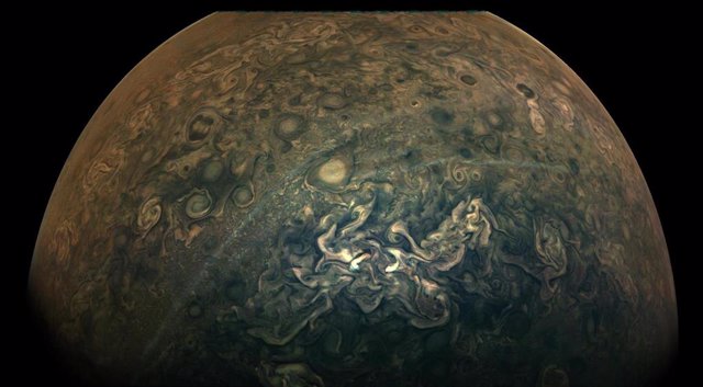 Neblinas a gran altitud sobre Júpiter