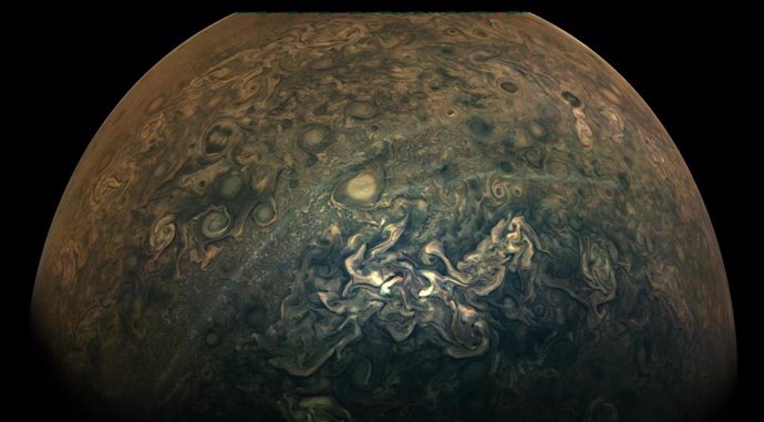 La misión Juno capta nieblas a gran altitud sobre Júpiter