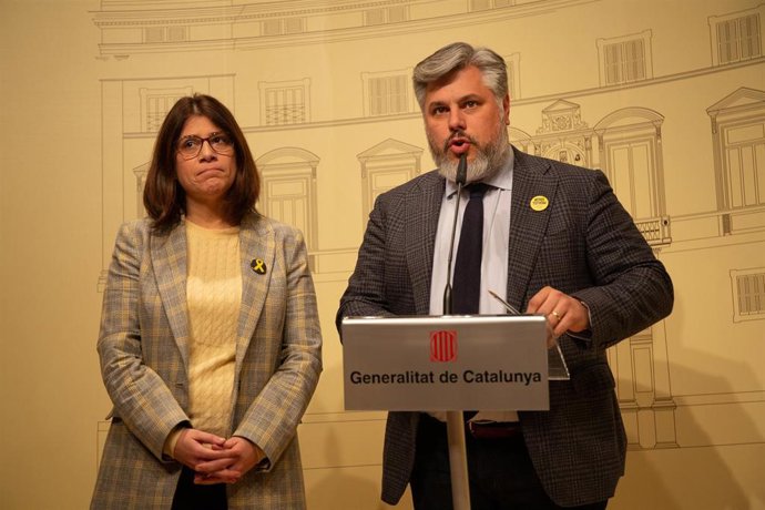 Los diputados de JxCat en el Parlament Albert Batet y Gemma Geis en una imagen de archivo. 
