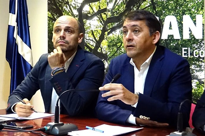El secretario de Organización de CC en Santa Cruz de Tenerife, Alfonso Cabello y el exalcalde, José Manuel Bermúdez
