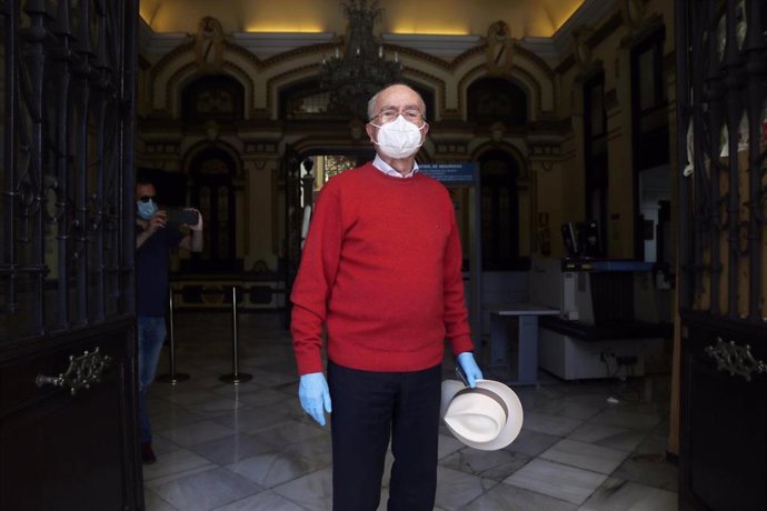 El alcalde de Málaga, Francisco de la Torre, se reincopora y retoma su agenda tras ser  ingresado por un hematoma subdural crónico en abril y operado con éxito