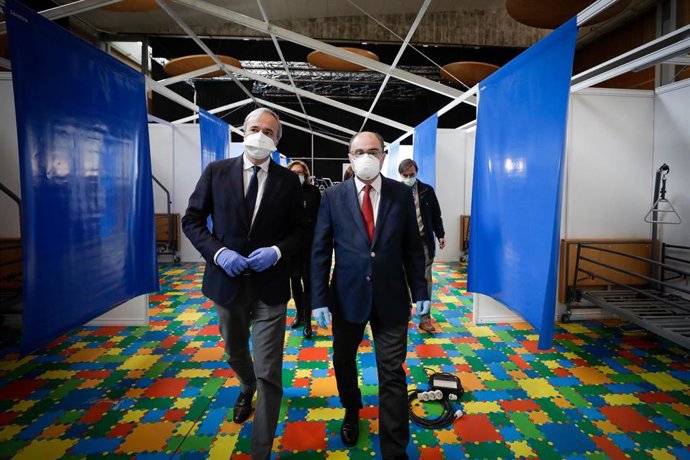 Jorge Azcón y Javier Lambán visitan las instalaciones del Auditorio de Zaragoza donde se está instalando un hospital de campaña frente al COVID-19.