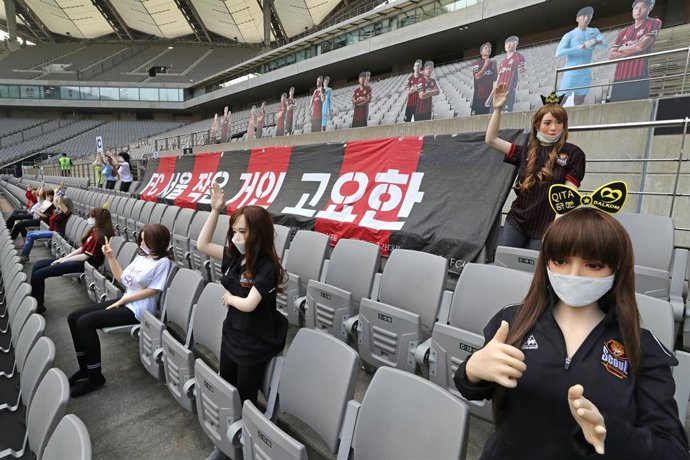 Múñecas sexuales usadas como público por el FC Seoul 