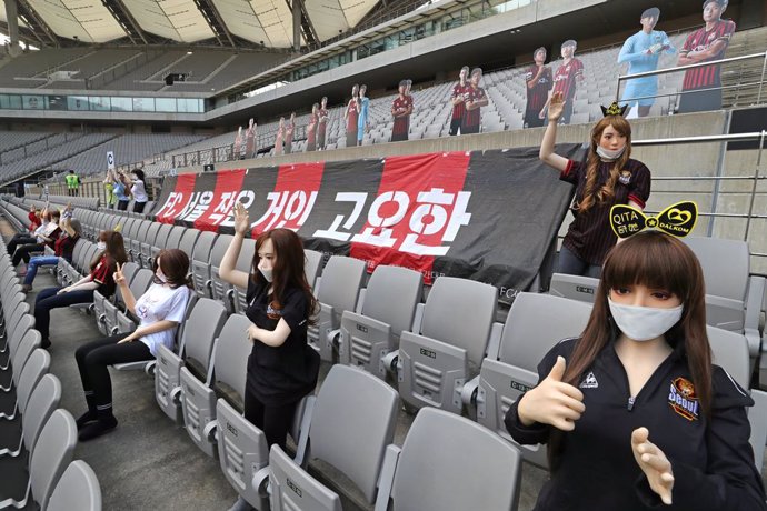 Fútbol.- El FC Seoul se disculpa por usar muñecas sexuales como público en las g
