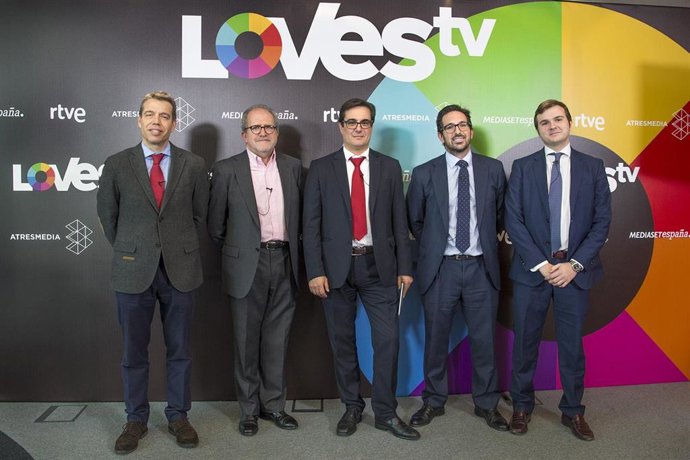 RTVE, Atresmedia y Mediaset se han unido para lanzar LOVEStv, una plataforma gratuita que quiere convertirse en el siguiente paso de la evolución del panorama televisivo en España y que busca mejorar la experiencia del usuario de TDT en abierto y poner 