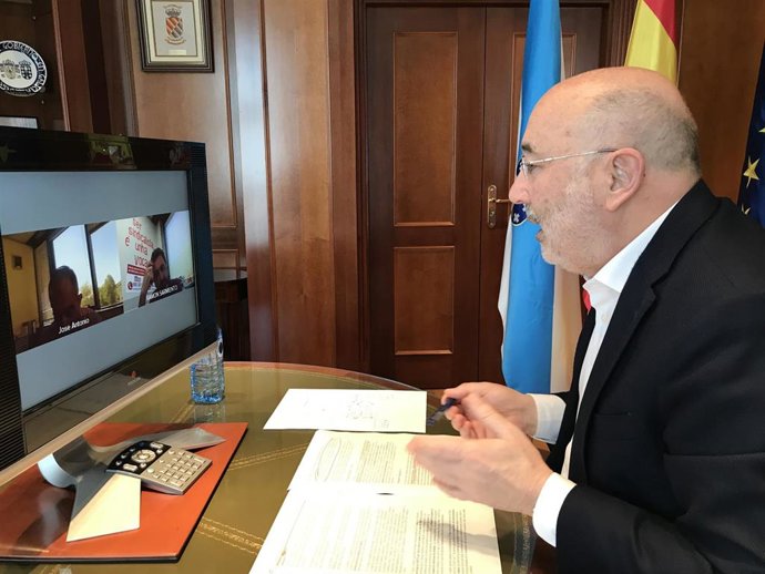 El delegado del Gobierno en Galicia, Javier Losada, mantiene una reunión por videconferencia con los secretarios xerais de UGT y CCOO en Galicia, José Antonio Gómez y Ramón Sarmiento