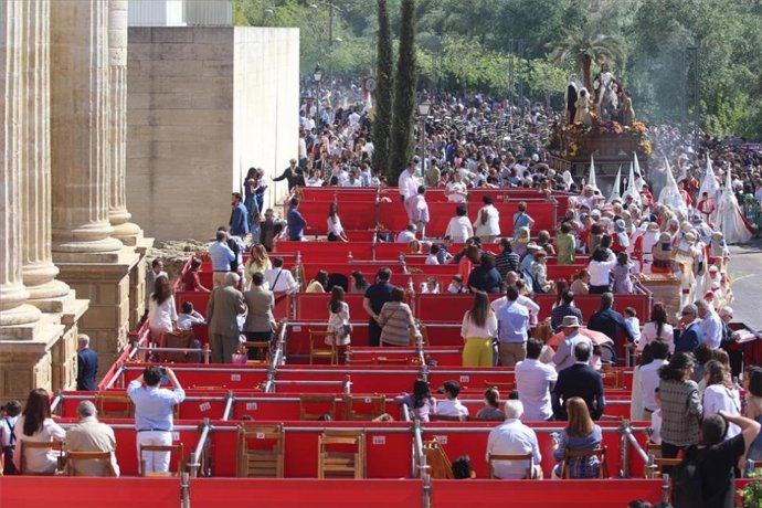 Una procesión en la Carrera Oficial de la Semana Santa de Córdoba, en una imagen de archivo.