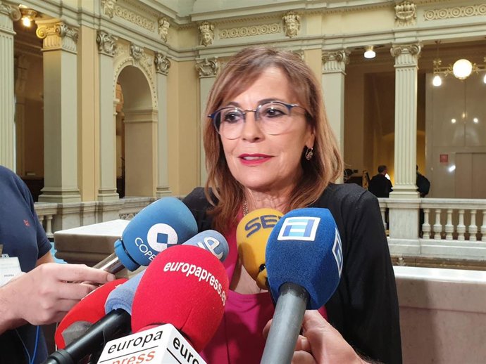 La portavoz de IU, Ángela Vallina.