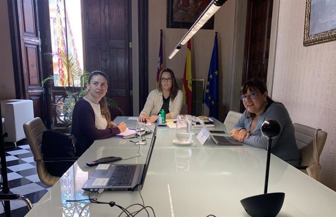 Reunión de la presidenta del Consell de Mallorca, Catalina Cladera, con los alcaldes de la Isla.