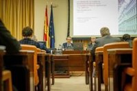 De Cos ve "insuficiente" la respuesta de UE al Covid y pide "sacar del debate político" el acudir al MEDE