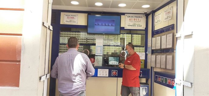 Imagen de una administración de lotería de Valncia en Fase 1.