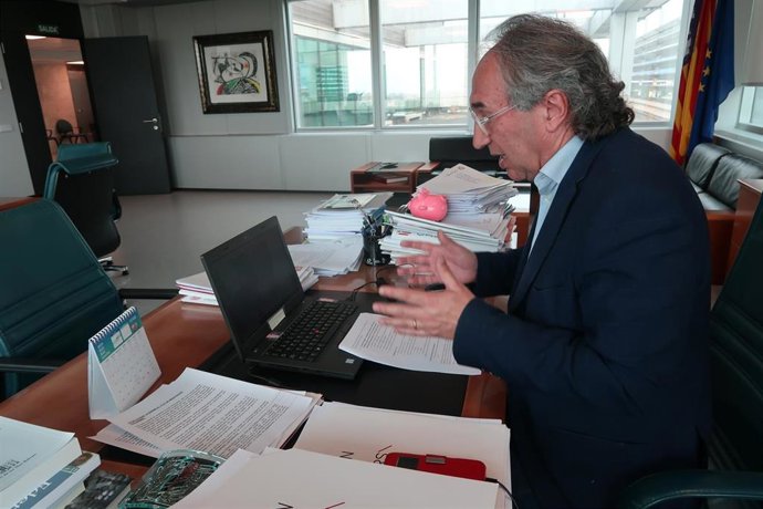 El conseller de Educación, Universidad e Investigación, Martí March, en  la reunión de la Mesa Sectorial de Educación para tratar el protocolo de desescalada en los centros educativos de Baleares a partir de la entrada de las Islas en la fase 2.