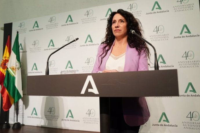 La consejera de Igualdad, Rocío Ruiz, en la rueda de prensa del Consejo de Gobierno de 29 de abril que aprobó la puesta en marcha de la tarjeta monedero.