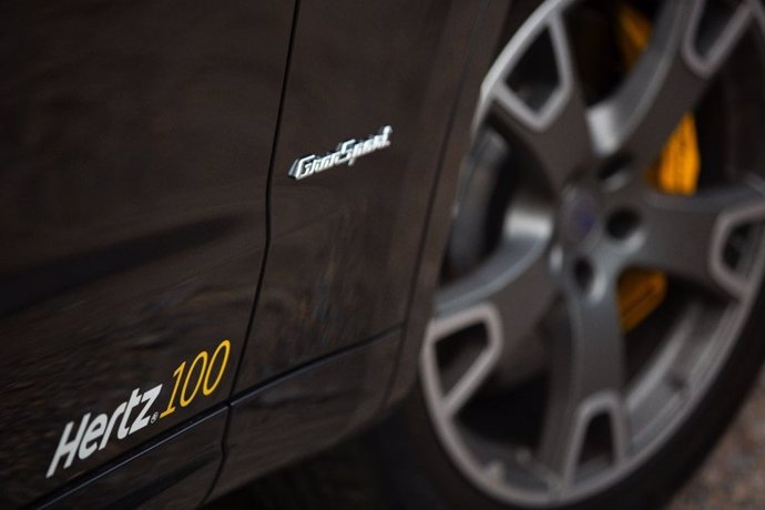 Detalle del faldón del Maserati Levante de Hertz pos su 100 aniversario