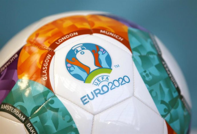 Balón con el logo de la Eurocopa 2020