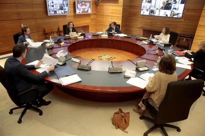 El presidente del Gobierno, Pedro Sánchez, preside la reunión del Consejo de Ministros para tratar la implantación de nuevas medidas ante el Covid-19,, a 5 de mayo de 2020.