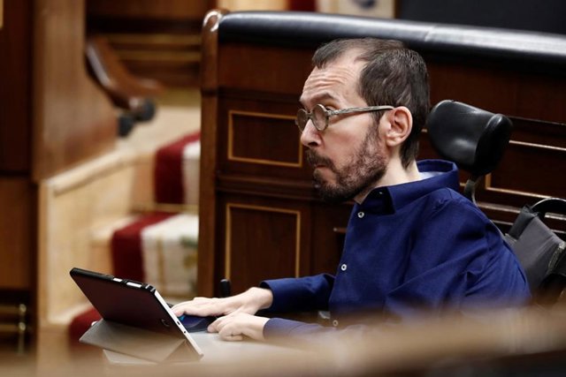 El portavoz de Unidas Podemos, Pablo Echenique, en el Congreso, el 18 de marzo de 2020.