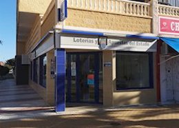 Imagen de archivo del despacho de lotería número 4 de Roquetas de Mar (Almería). 