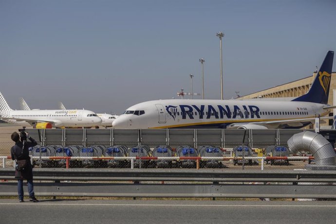 Aviones de Ryanair, en el aeropuerto de Sevilla-San Pablo. 