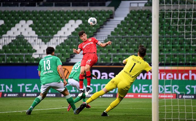Fútbol.- (Crónica) El Leverkusen acecha al Leipzig tras hundir al Werder Bremen