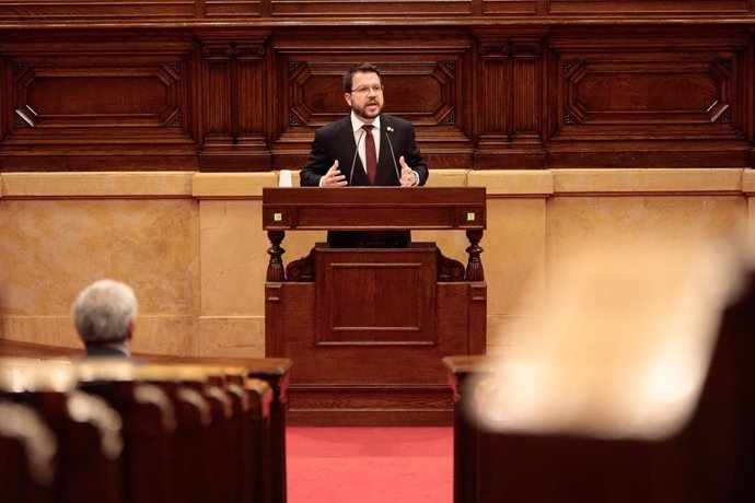El vicepresidente del Govern y conseller de Economía y Hacienda, Pere Aragons, en el pleno del Parlament de Catalunya para aprobar los Presupuestos de la Generalitat 2020. En Barcelona, el 24 de abril de 2020.