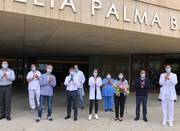 Despedida de los últimos pacientes hospitalizados por COVID-19 en Meliá Palma Bay.