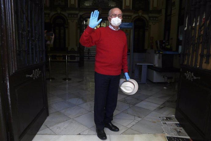 El alcalde de Málaga, Francisco de la Torre a su llegada al Ayuntamiento de la capital tras incorporarse después de a ver sufrido un ictus el mes pasado. Málaga a 18 de mayo 2020