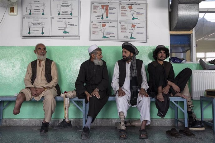 Pacientes en el centro ortopédico del CICR en Kabul