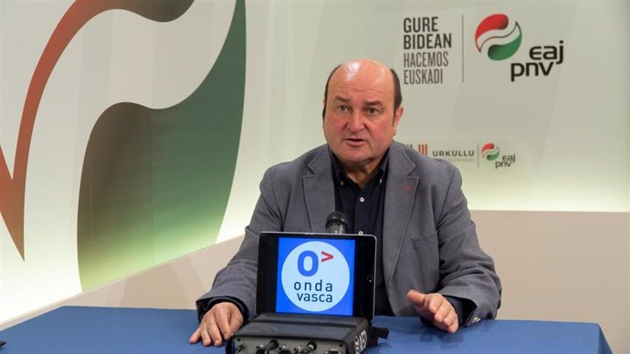 El presidente del EBB del PNV, Andoni Ortuzar, en una enrrevista en Onda Vasca