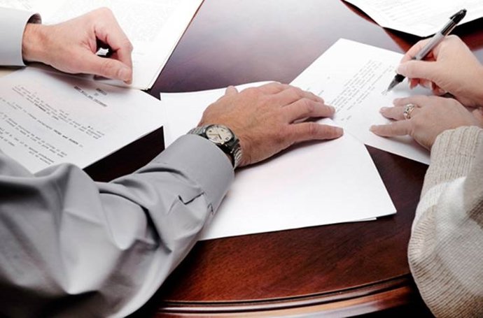 Firma contrato. 