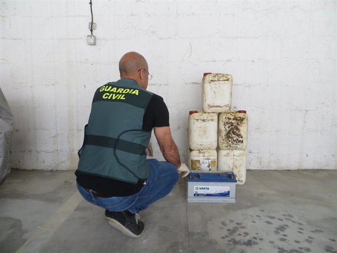 Guardia Civil ha recuperado 50 litros de gasoil extraídos de un pozo de riego