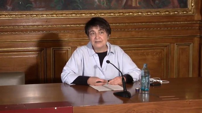 La concejal de Movilidad de Barcelona, Rosa Alarcón, anuncia que el Ayuntamiento estudia ampliar las licencias de motos y bicis compartidasa partir de verano