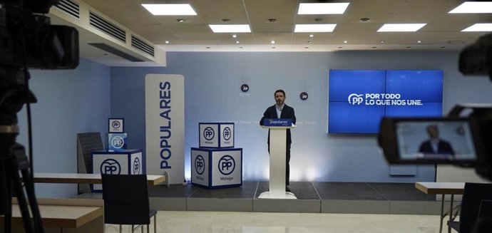 El coordinador del PP deMálaga, José Ramón Carmona, en rueda de prensa en Málaga
