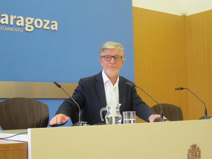 El portavoz de ZeC, Pedro Santisteve, en la rueda de prensa