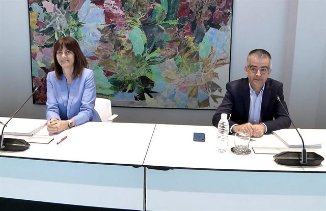 La secretaria general del PSE-EE, Idoia Mendia, y el coordinador de campaña de los socialistas vascos, Miguel Ángel Morales