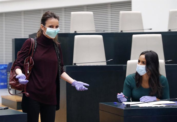 La concejala de Cultura, Turismo y Deportes de Madrid, Andrea levy, conversa con la vicealcaldesa, Begoña Villacís. Archivo.
