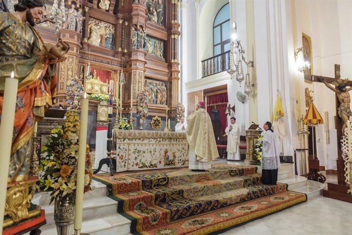 El obispo de Córdoba, Demetrio Fernández, oficiando misa por San Juan de Ávila en su basílica de Montilla (Córdoba).