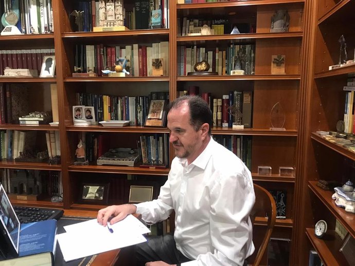 El candidato de PP+Cs, Carlos Iturgaiz, en una rueda de prensa telemática