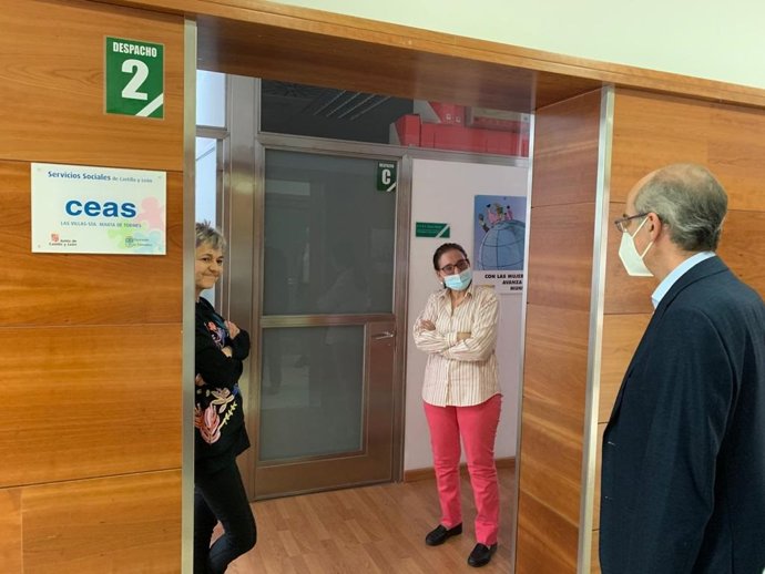 Visita de Javier Iglesias a las dependencias del área de Bienestar Social de la Diputación de Salamanca.