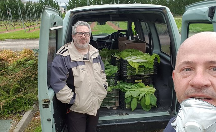 La UPNA dona hortalizas cultivadas en la Finca de Prácticas al comedor solidario