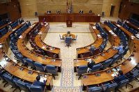 Más Madrid y Unidas Podemos acusan a Ayuso de "alentar" las 'caceroladas' que ponen en peligro a los madrileños